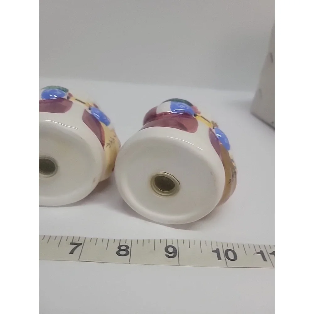 Ceramic Santa Salt And Pepper Shakers‎